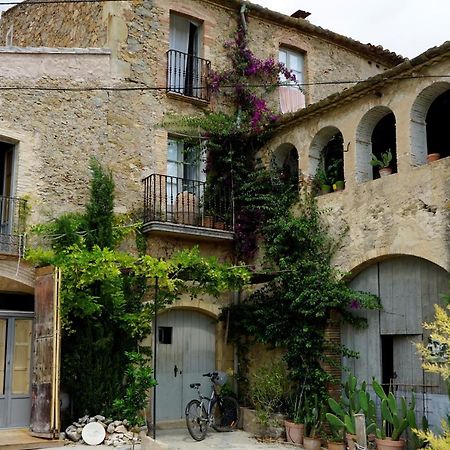 Can Tat, Loft In A Old Coach House Sant Jordi Desvalls Exterior photo