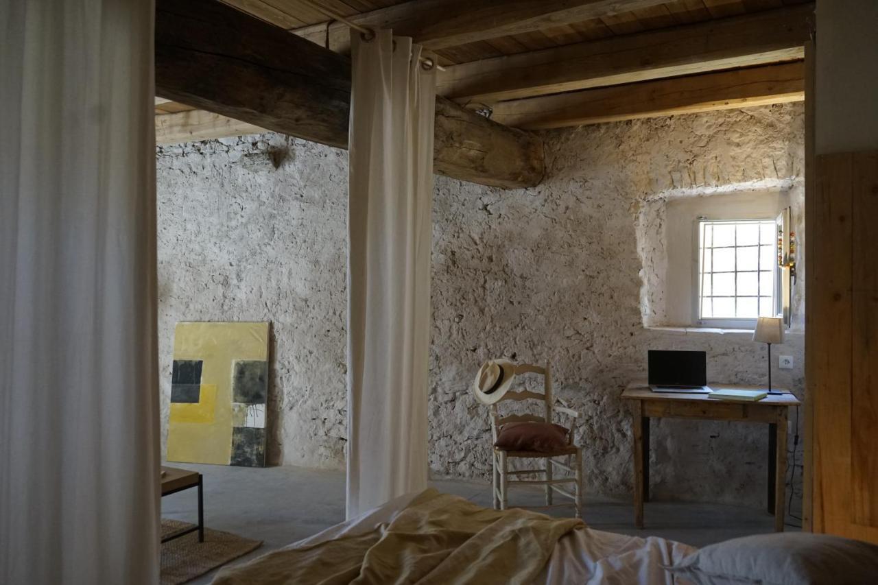 Can Tat, Loft In A Old Coach House Sant Jordi Desvalls Exterior photo