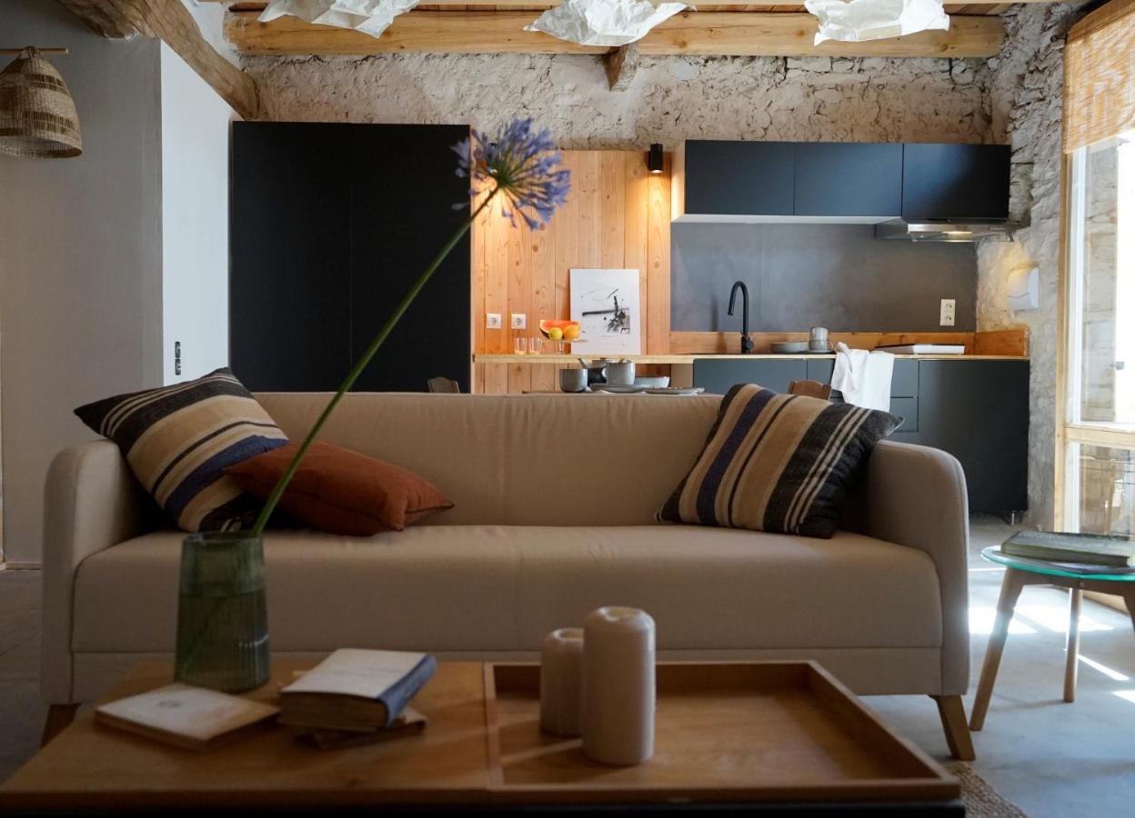 Can Tat, Loft In A Old Coach House Sant Jordi Desvalls Exterior photo