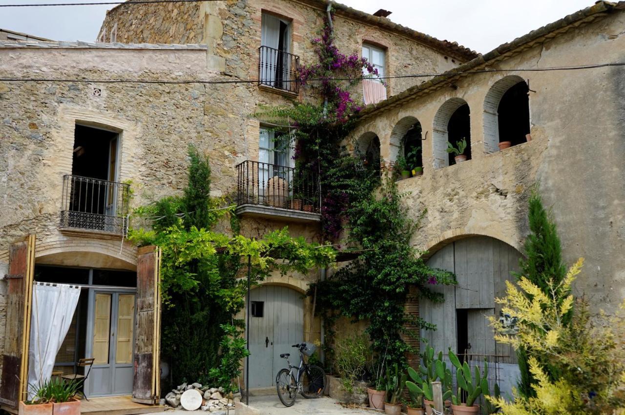Can Tat, Loft In A Old Coach House Sant Jordi Desvalls Exterior photo